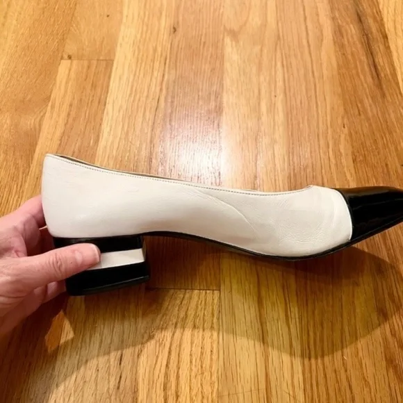 EUC Women's Vintage CHANEL White Black Cap Toe Low Heel Pumps Size 38.5 or US 8 - Picture 5 of 10